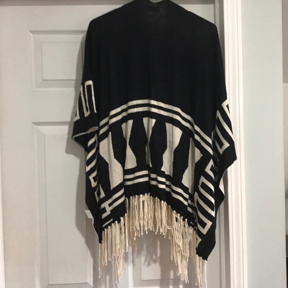 Love Token Poncho M-L - Picture 4 of 4